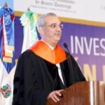 Abinader encabeza acto de graduación de 147 de maestría en gestión pública