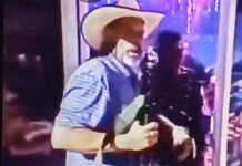 VÍDEO: Armado de escopeta Santiago Riverón, alcalde de Dajabón, desbarata una fiesta donde participaban haitianos