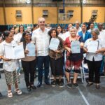 El presidente Abinader entrega 1,279 títulos de propiedad
